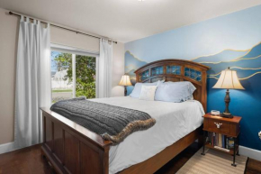 Charming and Cozy Private Home Walking Distance to Downtown